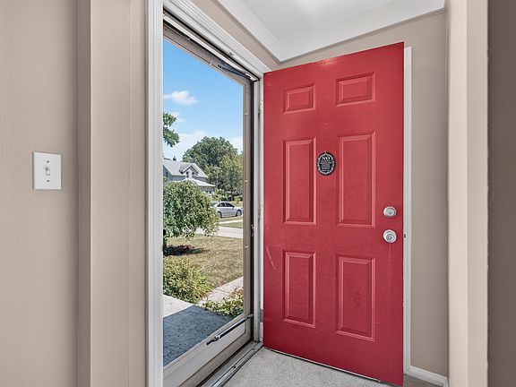 4th image of 21824 Elizabeth St