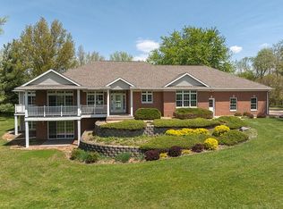 600 Woodland Dr, Robins, IA 52328