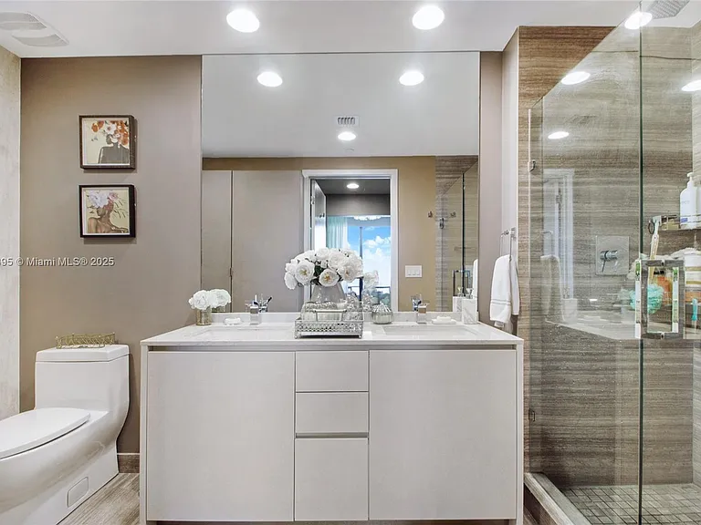 1010 Brickell Ave #3105 — Photo 17