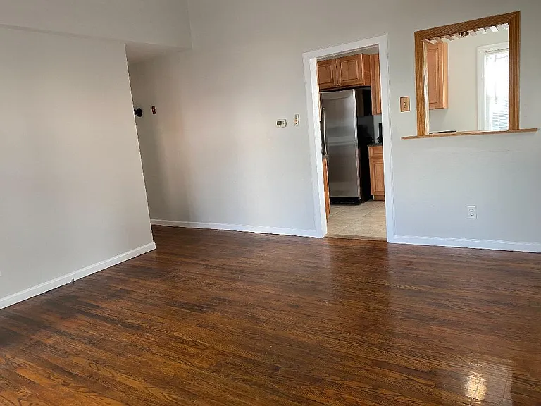 1537 Kingston Ave — Photo 4