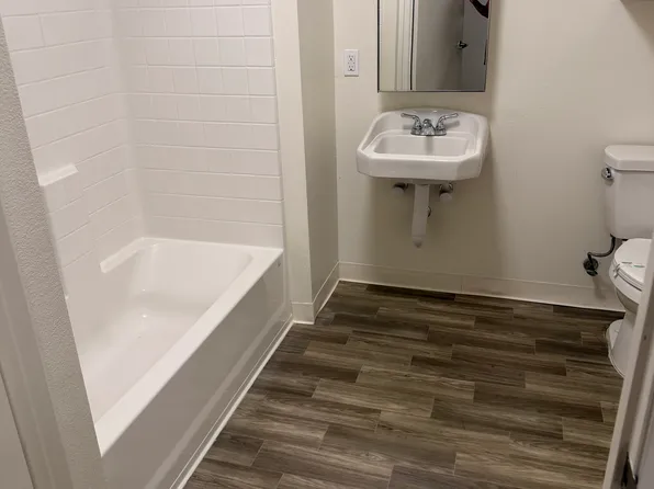220 S Oak St, Woodlake, CA