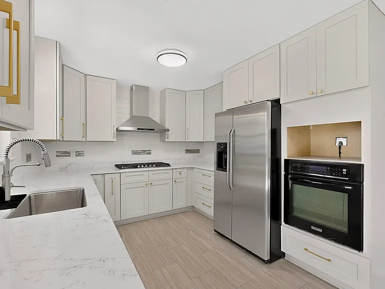 2307 Galway St — Photo 12