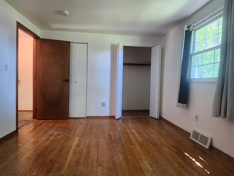 139 Whitestown Vlg #B — Photo 12