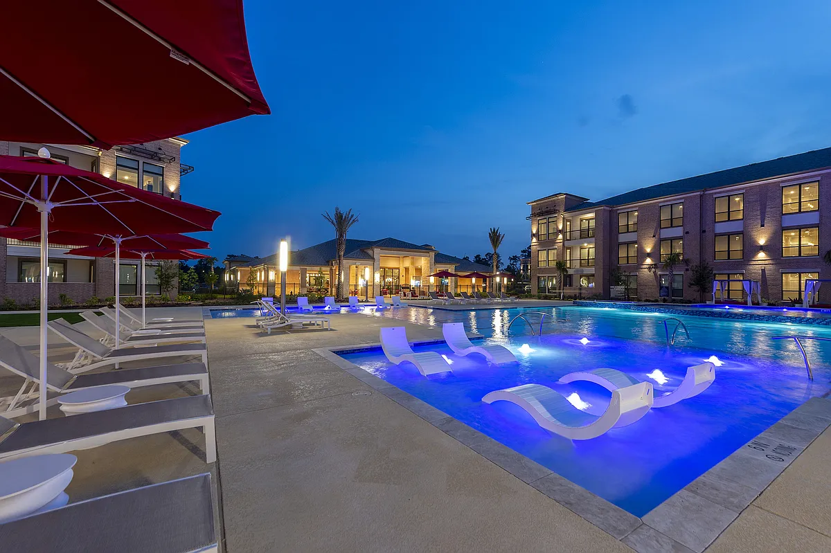 Pool - Imperial Oaks Square