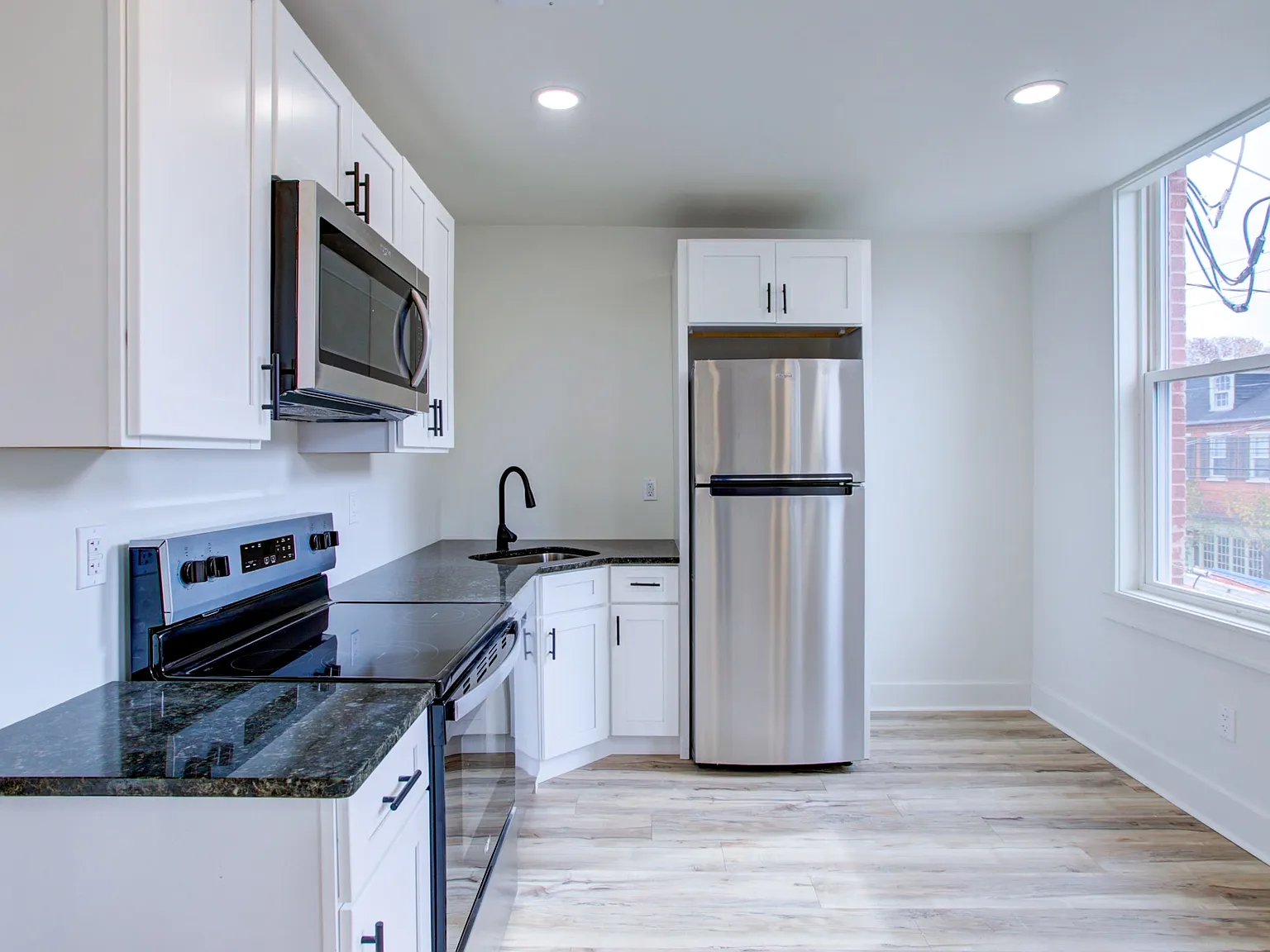 11 East Walnut Street - 3 — Photo 4