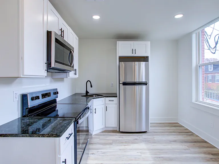 11 E Walnut St #3 — Photo 3