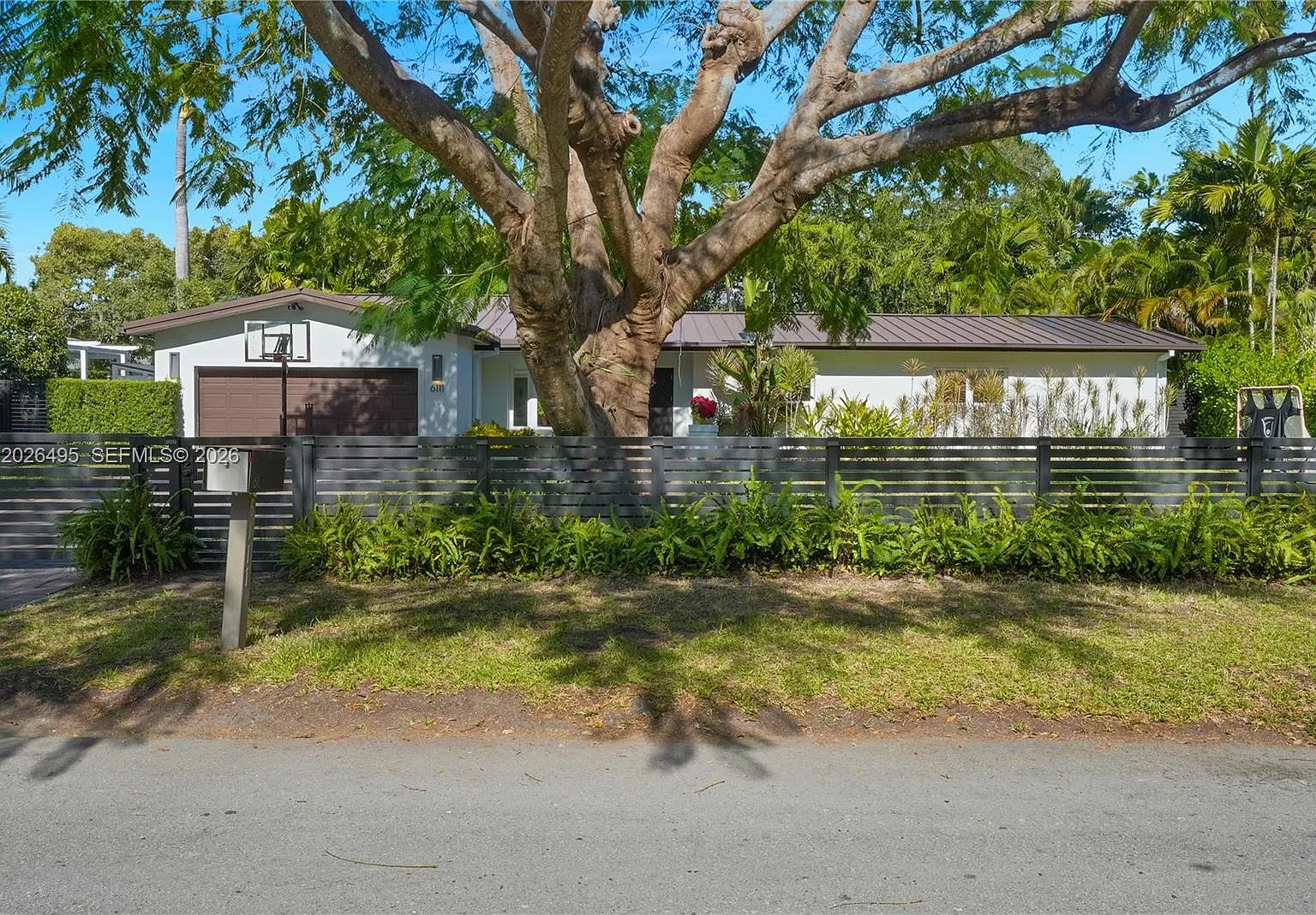 Snapper Creek Groves — Photo 1