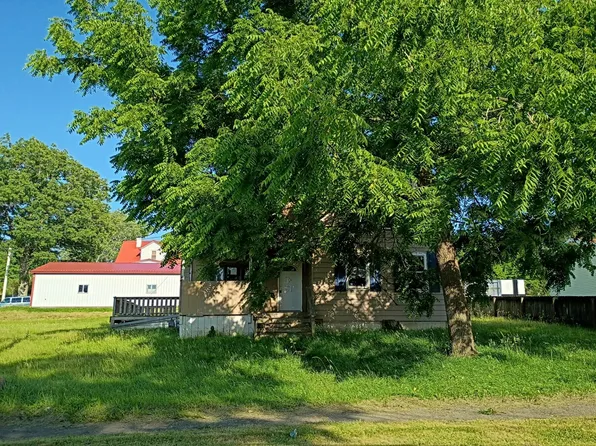 102 Roanoke Ave, Oakland, MD 21550