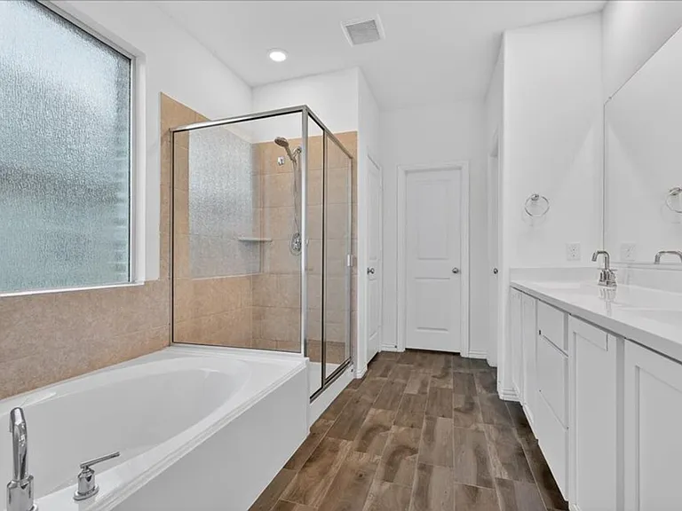 1501 Lake Grove Dr — Photo 19