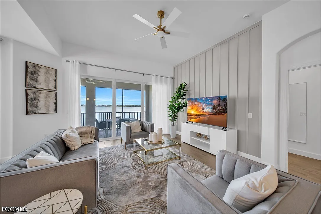 3 bed, 2.0 bath, 2376 sqft, $4,200 — Photo 1
