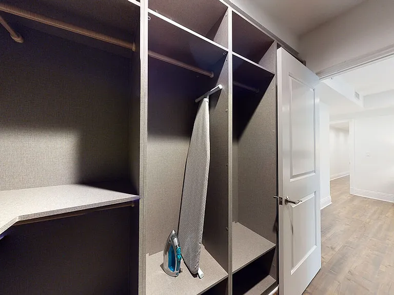 907 S Shenandoah St #101 — Photo 32