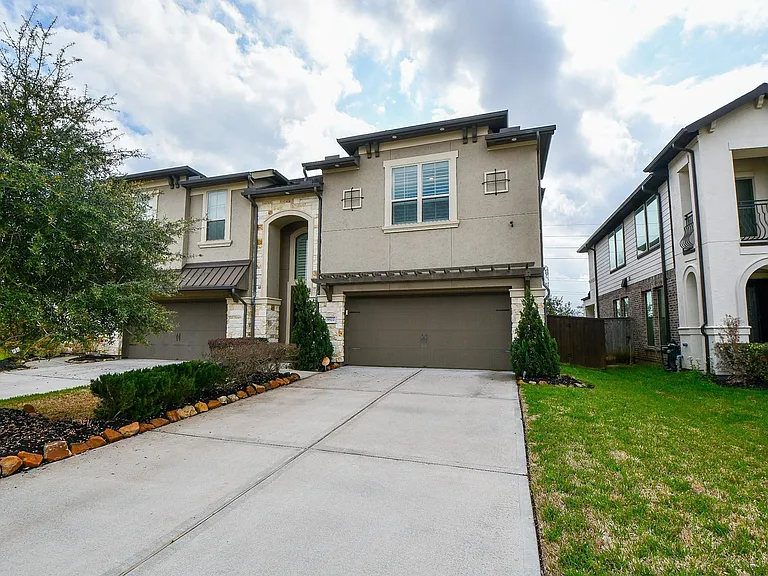 9522 Scanlan Heights Ln — Photo 1