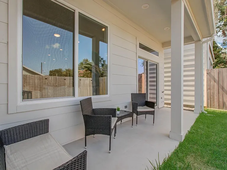5215 Noble St #B — Photo 11