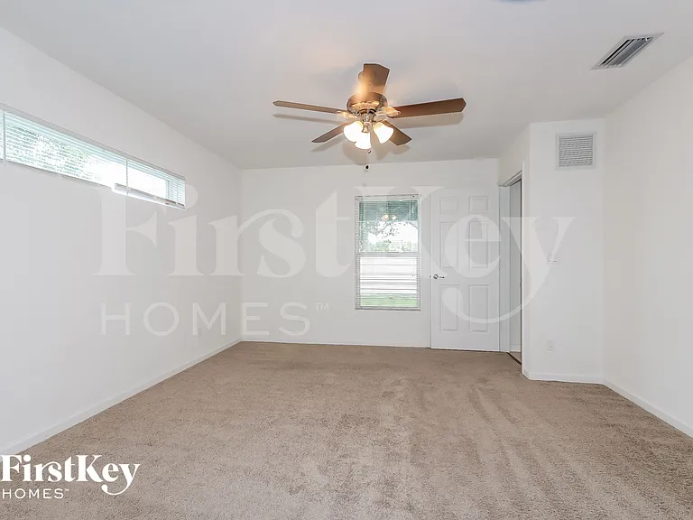 1750 SW Hampshire Ln — Photo 10