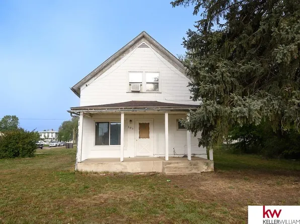 305 N Cedar St, Red Cloud, NE 68970