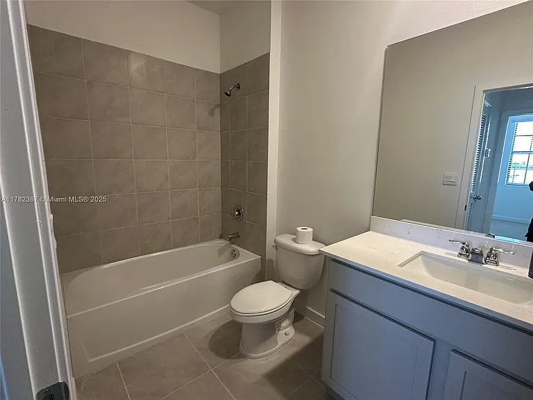 822 SW 11th Ter — Photo 23