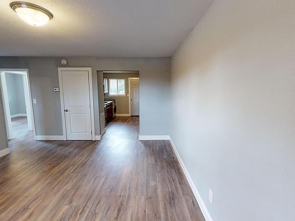 4th image of 84 W Park Dr