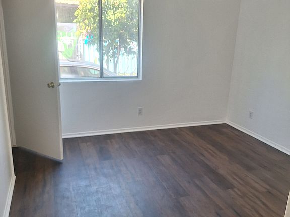 3rd image of 1018 W 93rd St #1
