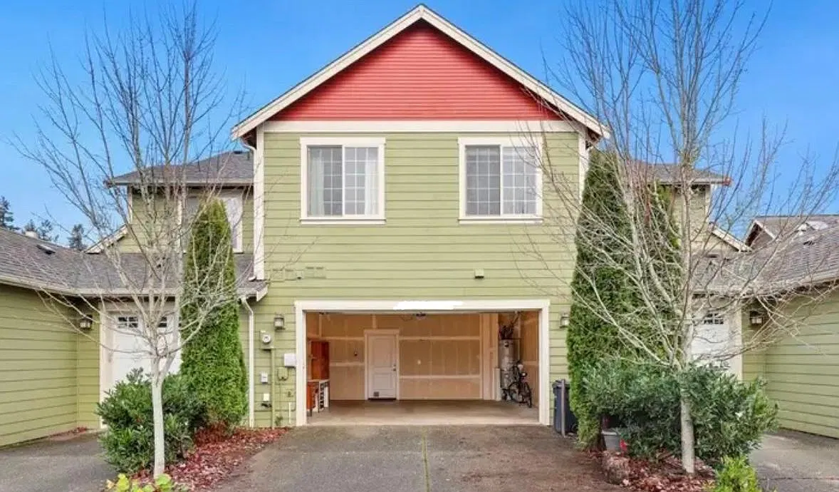 1437 Harvest Ave SE — Photo 3