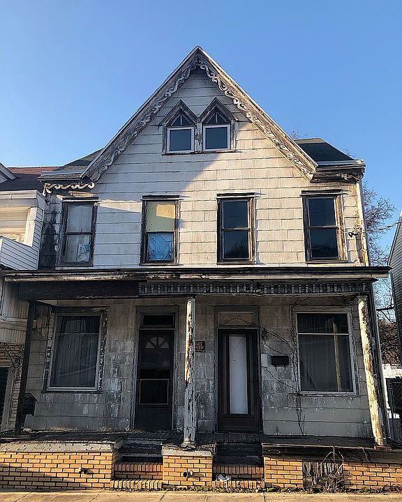 1st image of 629 W Spruce St