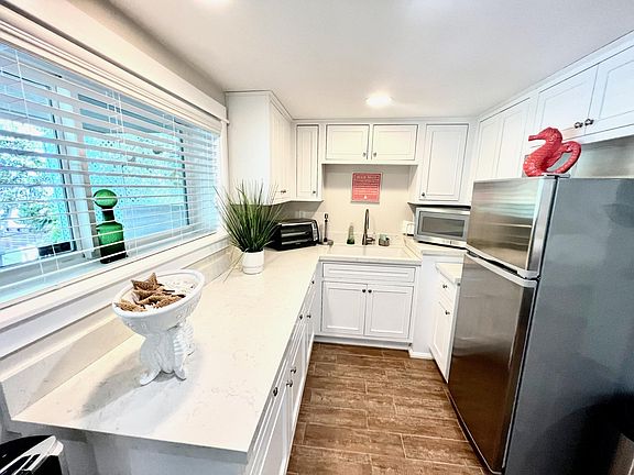 3rd image of 407 1/2 Jasmine Ave
