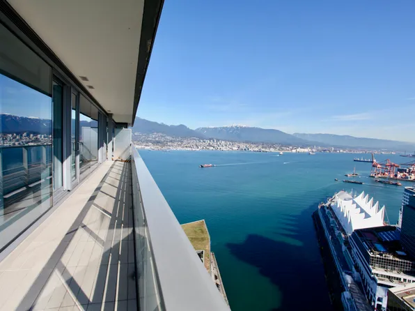 1011 Cordova St W #4203, Vancouver, BC V6C 0B2