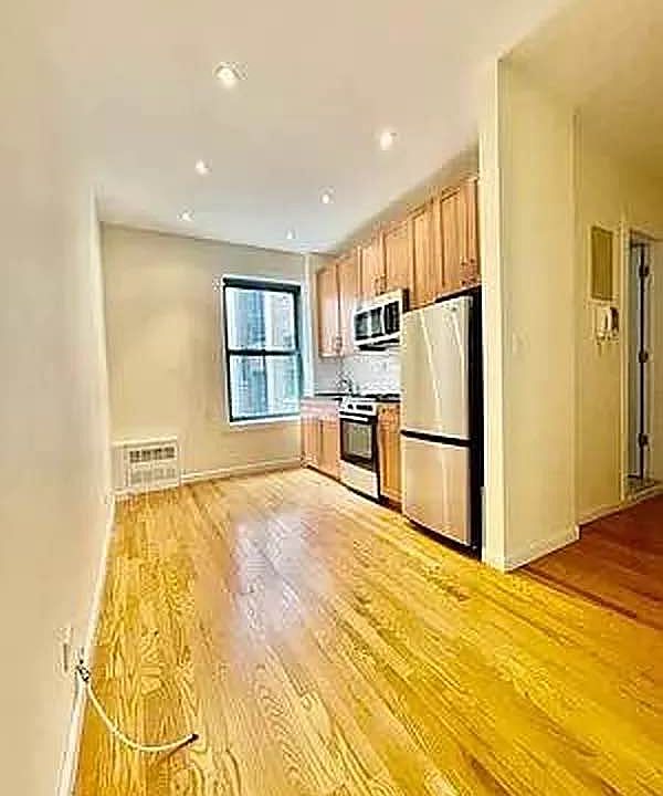 1st image of 1450 1st Ave #3J