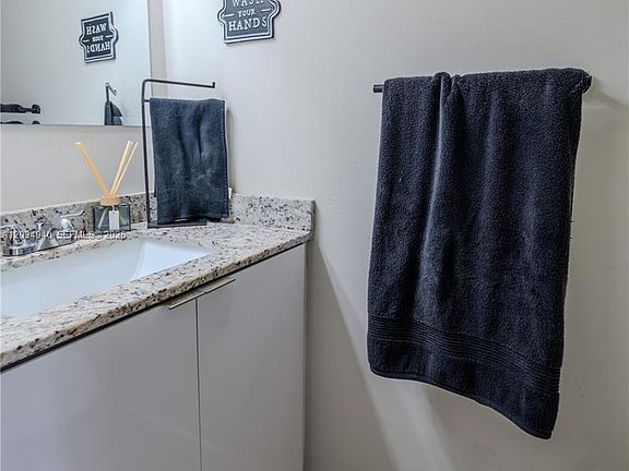 4th image of 2836 S Edgehill Ln