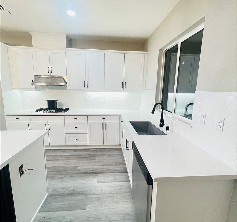 1st image of 658 Aswut Cir
