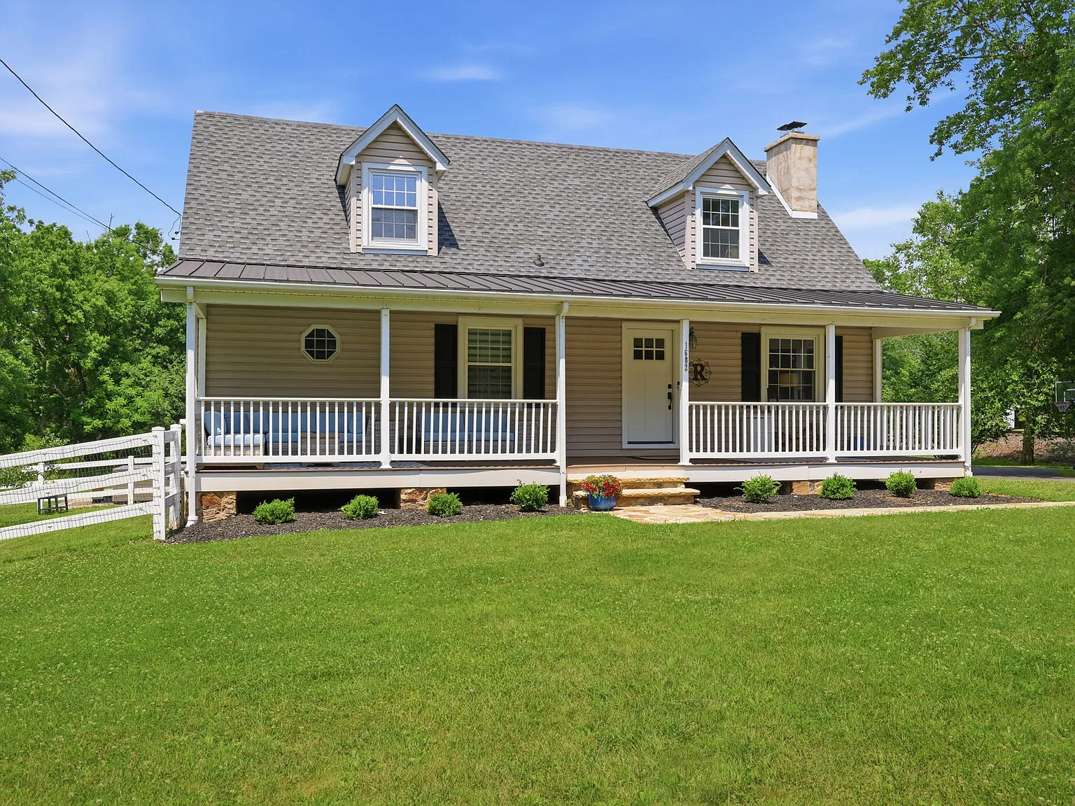 4 bed, 3.5 bath, 2304 sqft, $5,000 — Photo 3