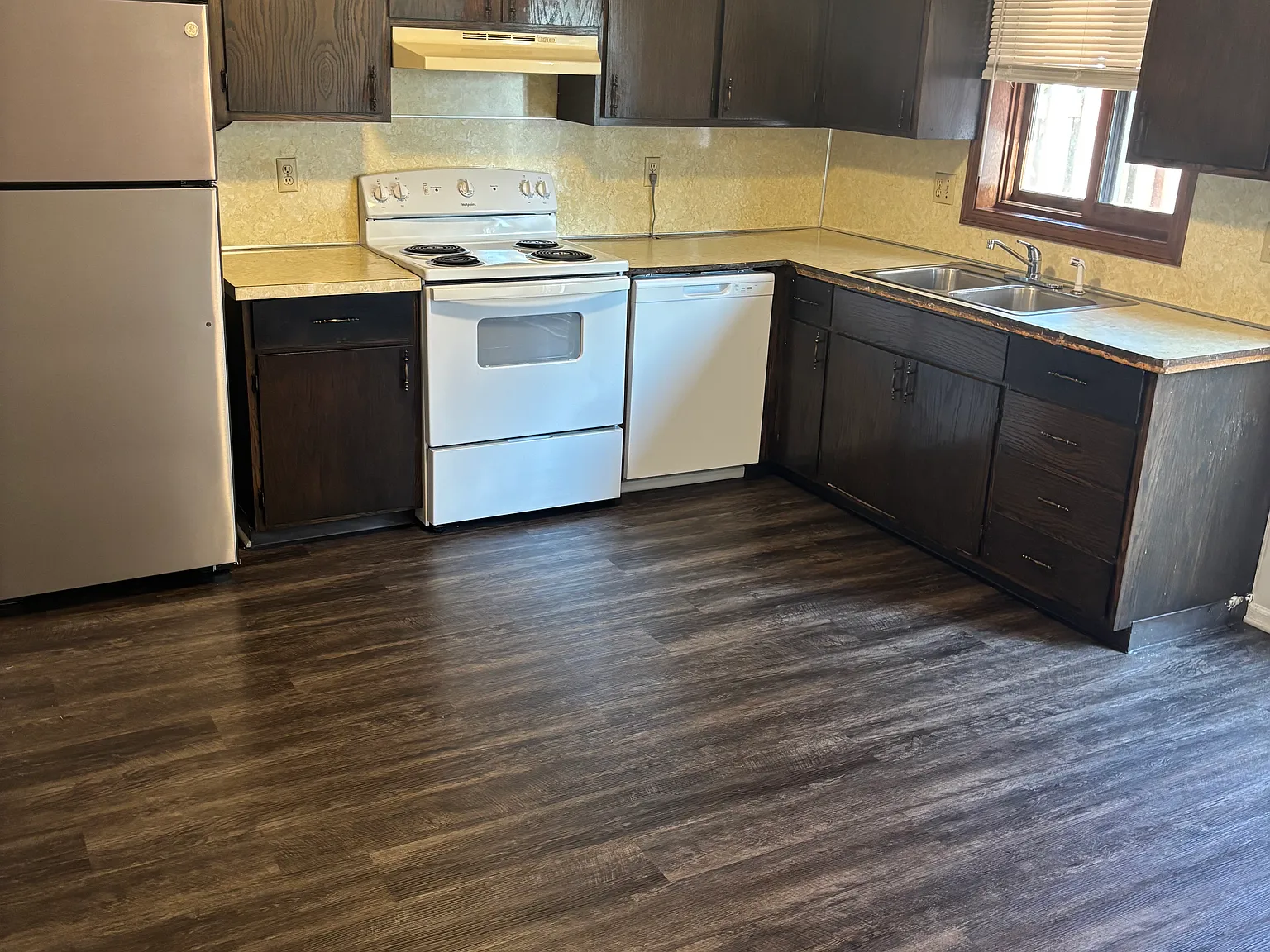 3 bed, 1.5 bath, 1250 sqft, $1,595 — Photo 3