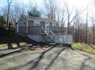 32 Lookout Dr, Port Jervis, NY 12771