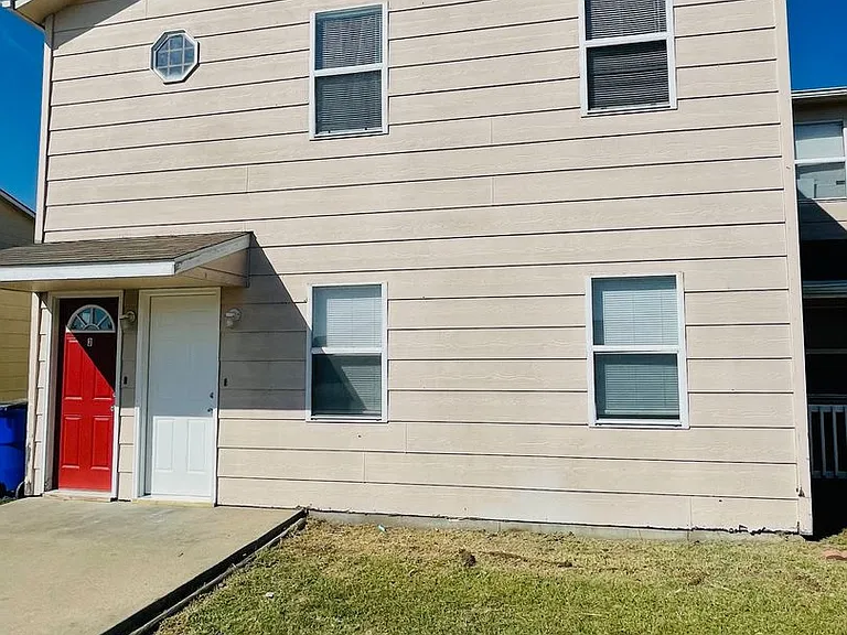 822 Windwood Dr #2 — Photo 1