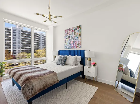 379 Ocean Pkwy APT 5A, Brooklyn, NY 11218