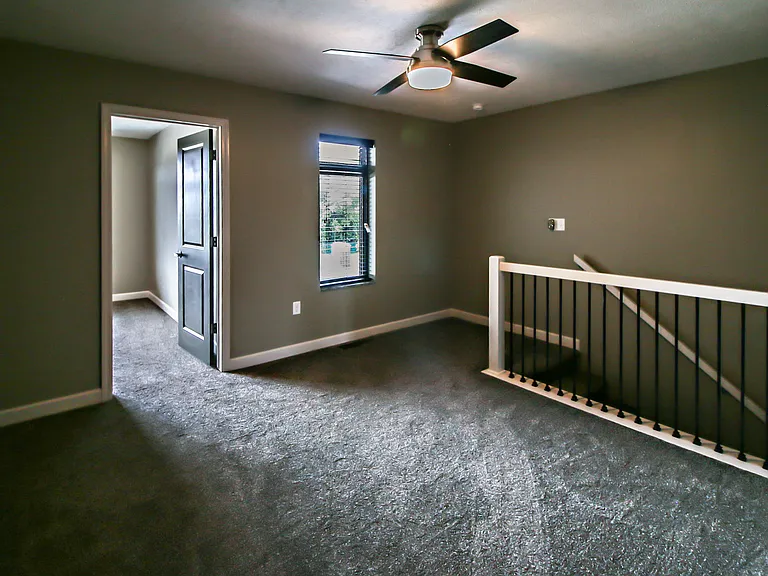 Summit Falls Apartments & Townhomes — Photo 37