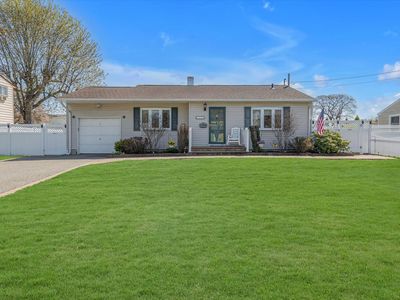 1011 Carll Drive, Bay Shore, NY, 11706