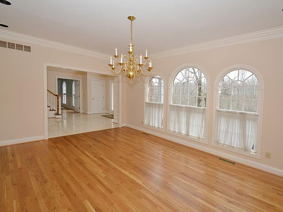 4th image of 9920 Indian Springs Dr