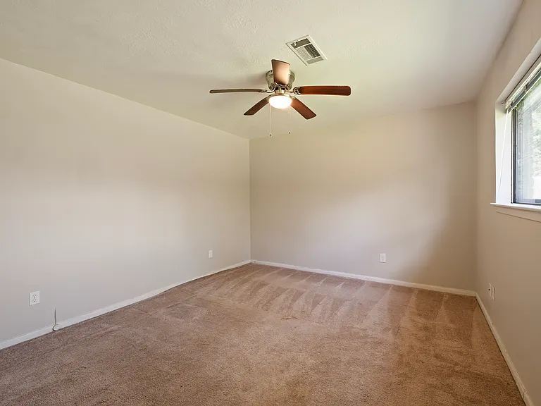 719 Reseda Dr — Photo 13