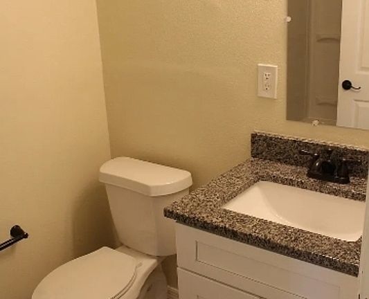 4th image of 101 E Rhodes Dr #1