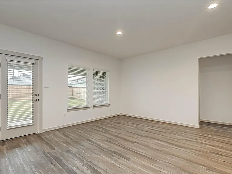 3418 Lake Landing Ln — Photo 12