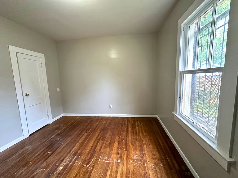 372 Fredonia St — Photo 12