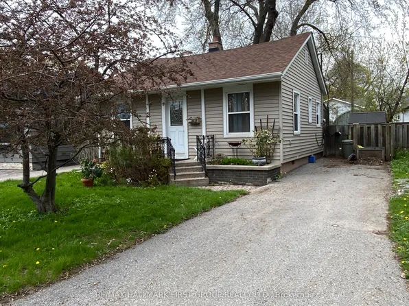 24 George St, Ajax, ON L1S 1S5