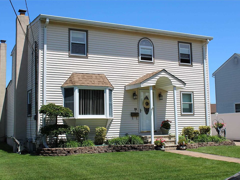 1st image of 18 Plymouth Dr