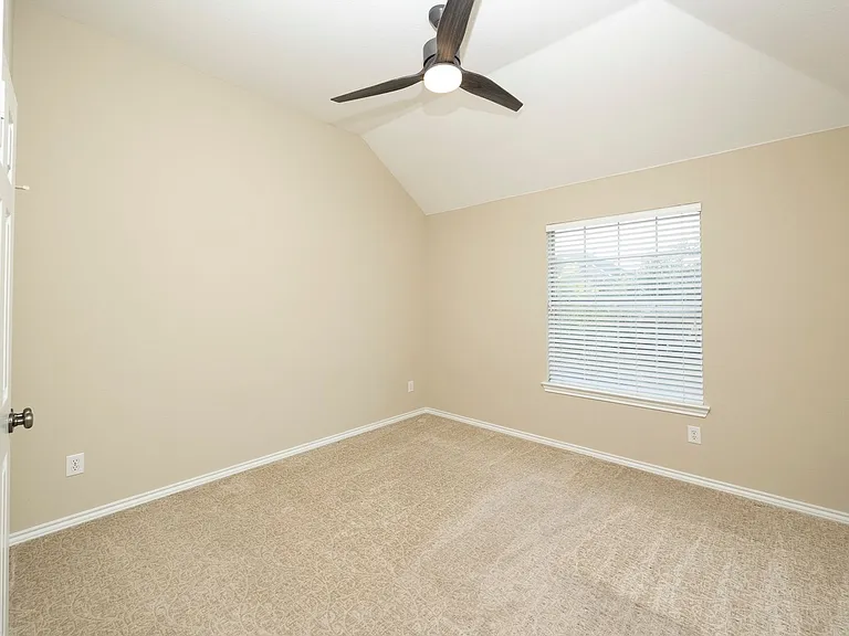 2404 Heather Glen Dr — Photo 34