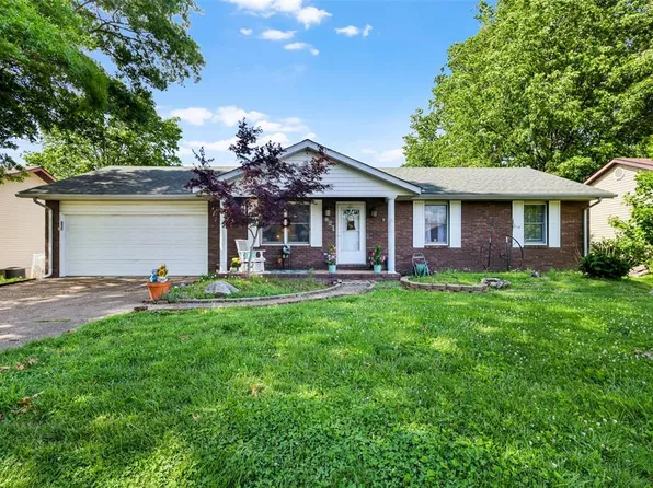 821 Sequoia Dr, Bethalto, IL 62010