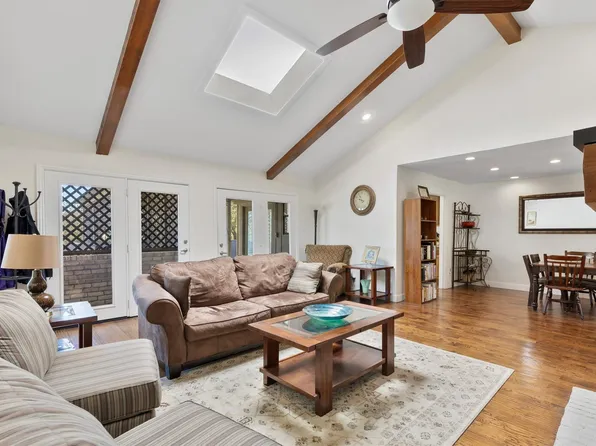 8350 Southmeadow Cir, Dallas, TX 75231