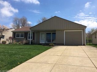 1215 Ranchland Dr, Mayfield Heights, OH 44124