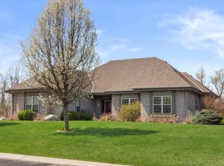 W170N7615 Patrician Pkwy, Menomonee Falls, WI 53051