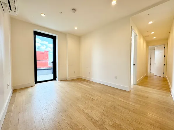 260 Gold Street image 2 of 28