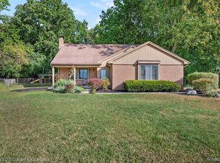 30396 Le Mans Dr, Farmington Hills, MI 48336